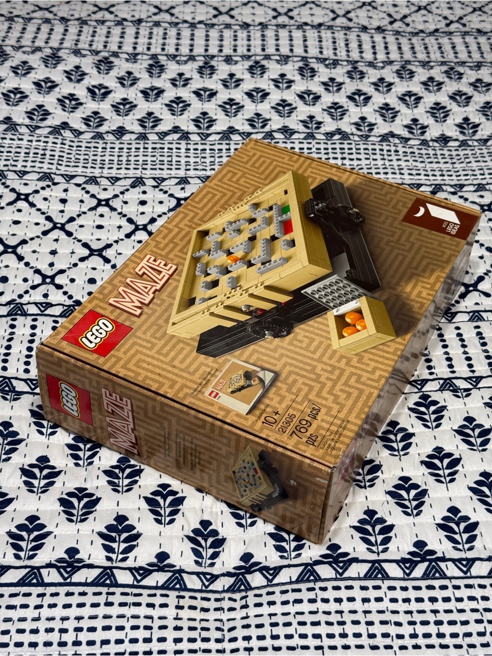 Retired LEGO Maze Building Set 21305 - LEGO Ideas - Picture 2 of 4